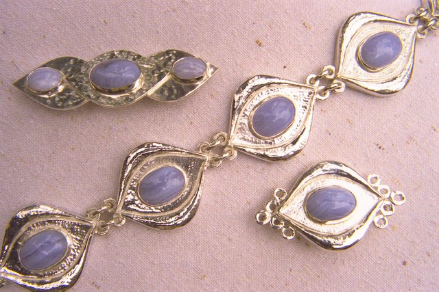 Image 1 of 61  -  90 kB